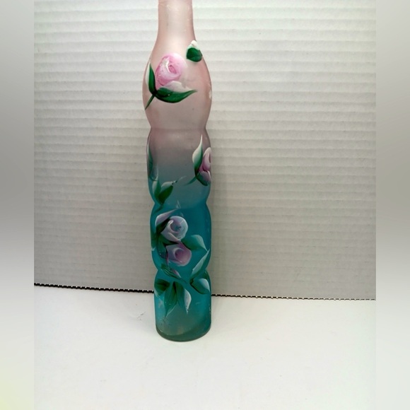 Vintage beautifully painted rose vase - Picture 7 of 9